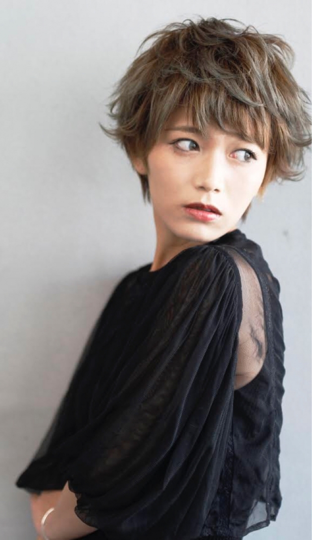 レイヤードヘアで大人の重軽ニュアンスヘアに大変身できるっ Trill トリル