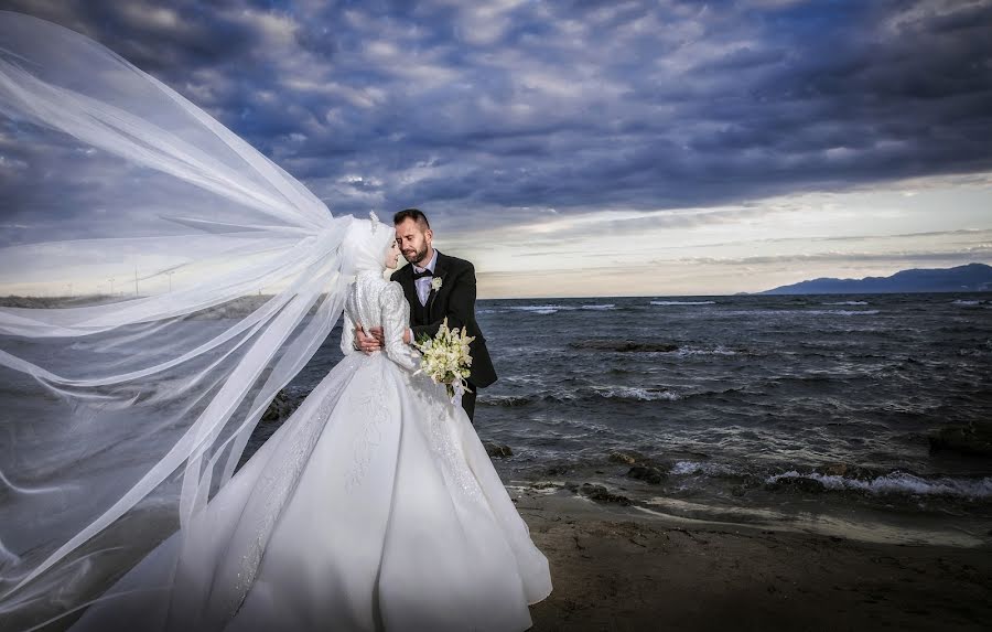 Svadobný fotograf Τανζού Oυγιούρ (portrait). Fotografia publikovaná 1. júla 2021