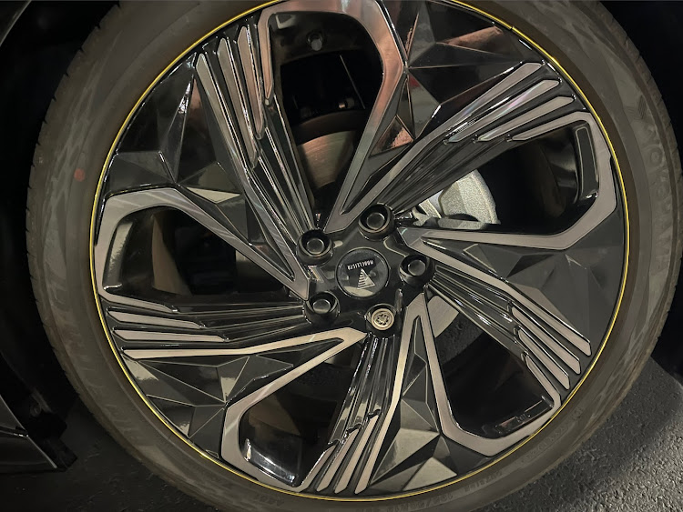 プリウスの60プリウス・プリウス・MXWH60・立体駐車場・カスタムに関するカスタム事例の投稿画像1枚目