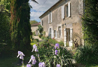 Maison avec piscine et terrasse 9