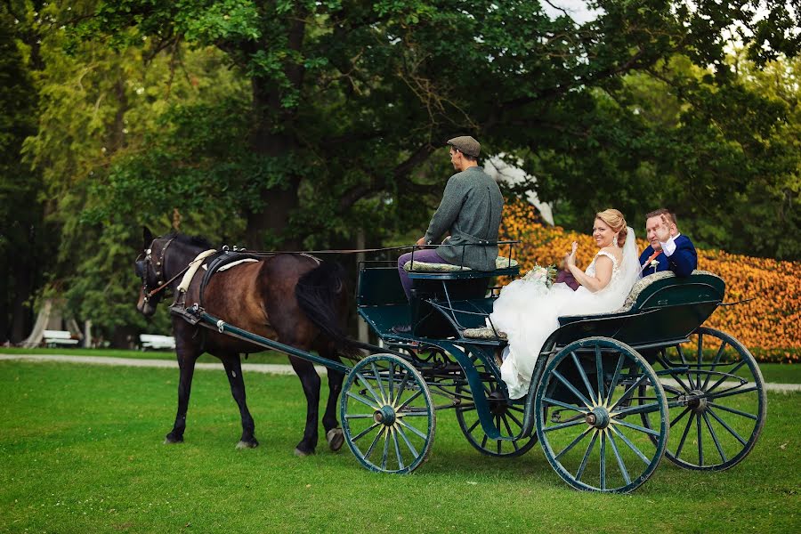 Fotografo di matrimoni Emma Kuzina (emmakuzina). Foto del 6 febbraio 2020