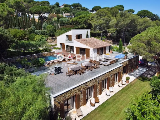 Villa with pool 1