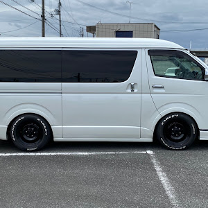 ハイエースバン GDH211K