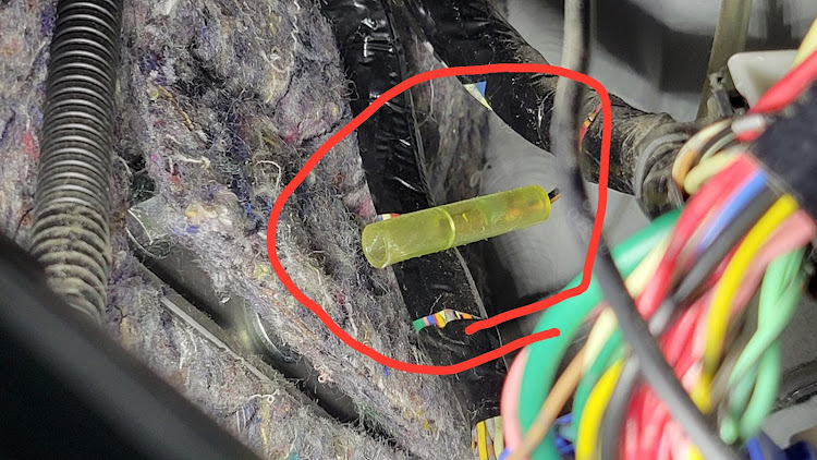 ワゴンRのYOU工房・フォグ取り付け・初イジリ・あけましておめでとうございます・純正部品に勝るものは無いに関するカスタム事例の投稿画像13枚目