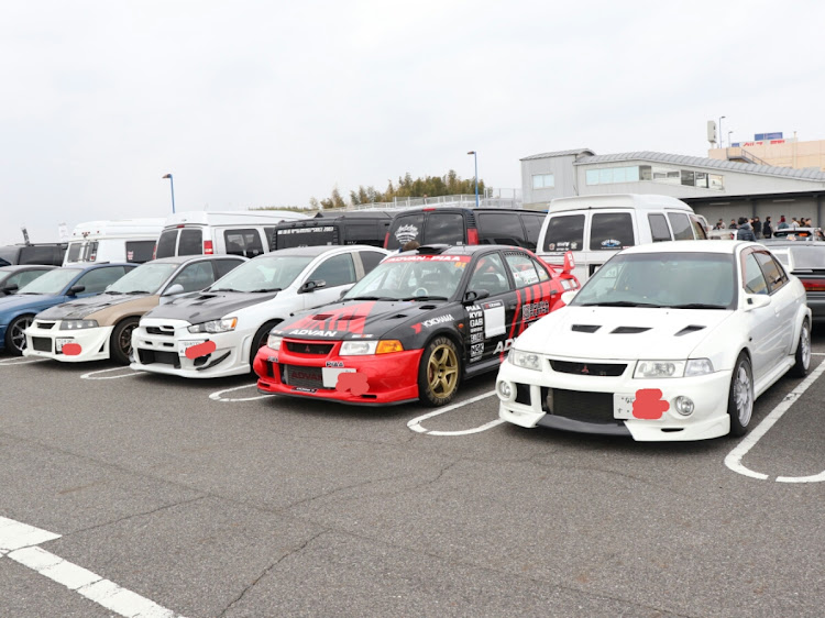カプチーノのオートプラネット名古屋・イベント・スポーツカー多い日・停めれずウロウロする車多数・CARTUNEでの初対面の人も多数に関するカスタム事例の投稿画像4枚目