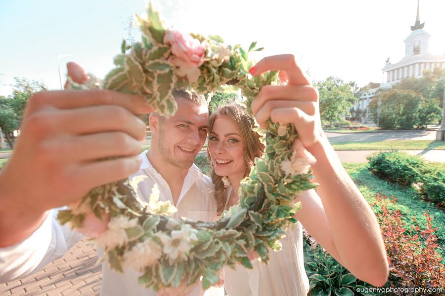 Fotógrafo de casamento Evgeniya Sinkevich (esinkevich). Foto de 24 de julho 2014