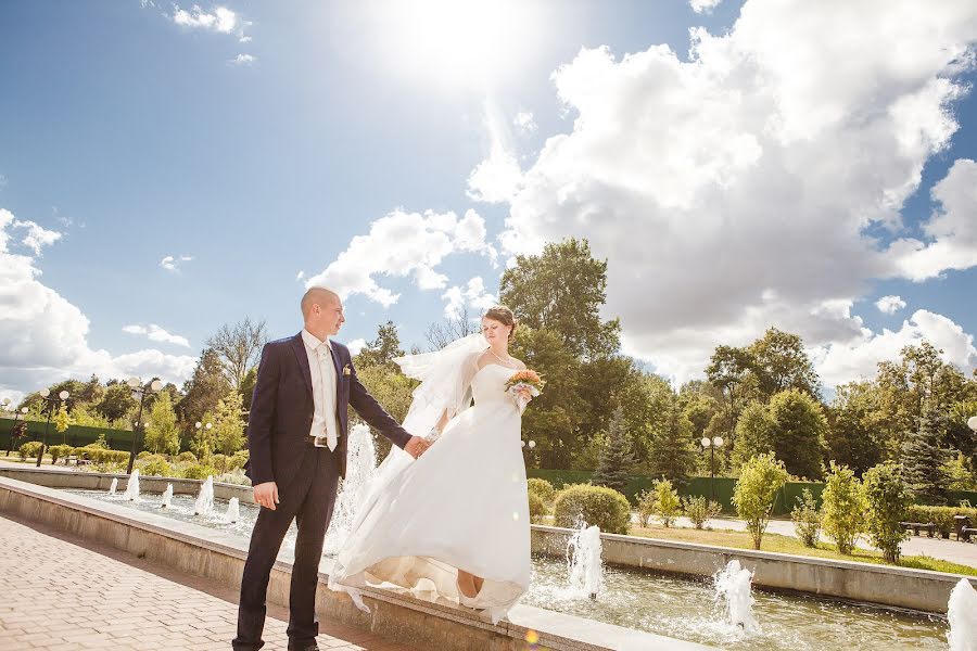 Bröllopsfotograf Valentina Baturina (valentinalucky). Foto av 5 oktober 2015