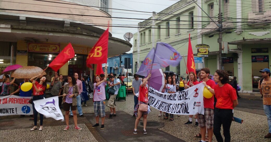 Trabalhadores unidos na defesa da aposentadoria