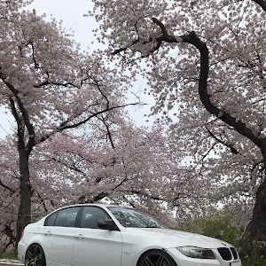 320i