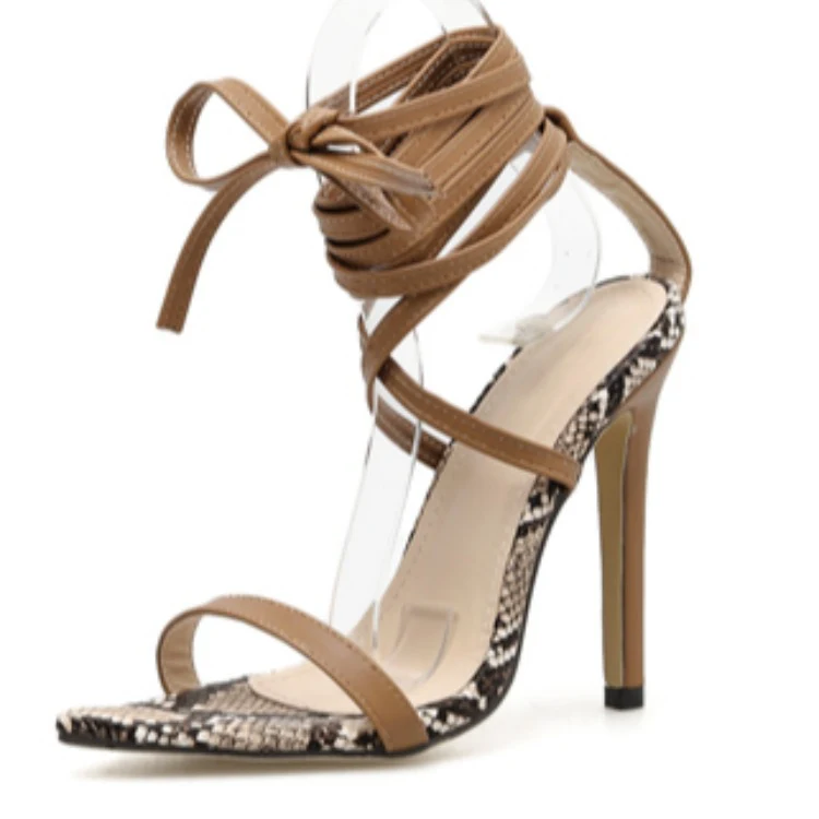 Sandálias finas com tiras, modelo de comércio exterior, ideais para um visual leve e elegante, perfeitas para o verão.