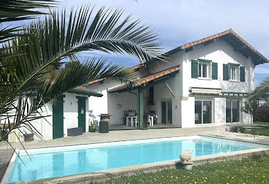 Villa avec piscine et terrasse 7