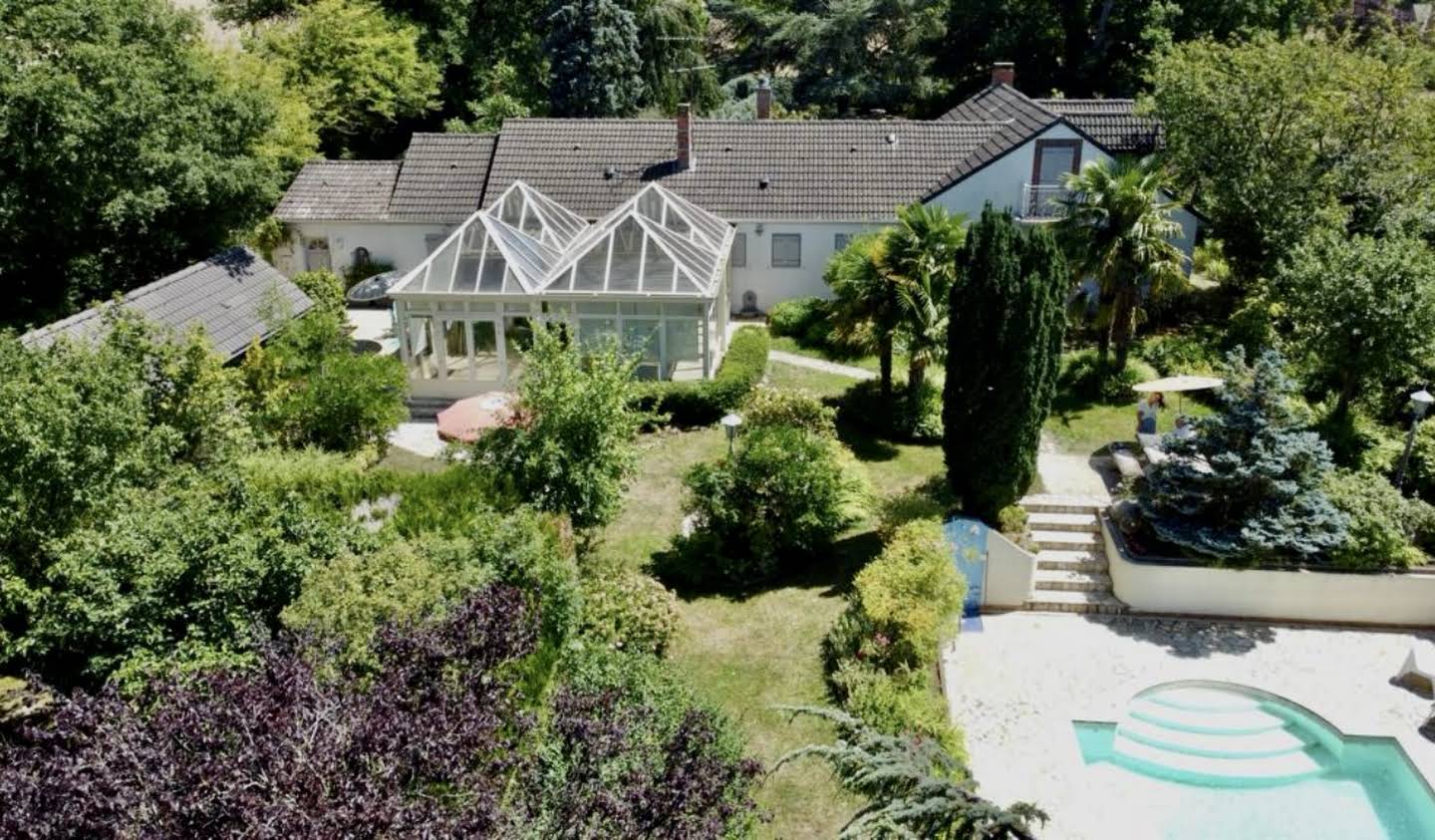 Bien atypique avec terrasse et vue panoramique Condé-sur-Huisne