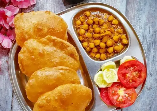 Chole [250 Ml] With 4 Poori