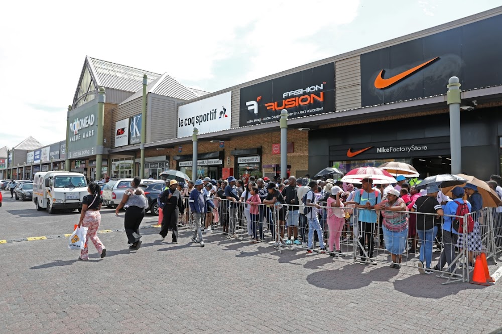 IN PICS | Black Friday: Shoppers take advantage of massive discounts ...