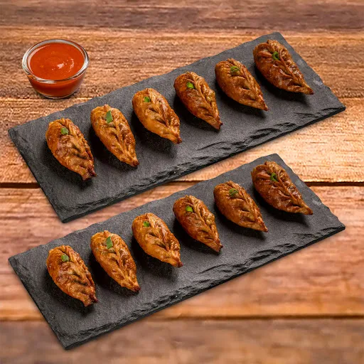 Fried Veg Wheat Momos With Momo Chutney - 12 Pcs