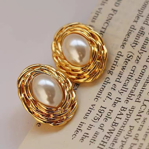 Title 1, Light luxury high-grade retro gold niche design...