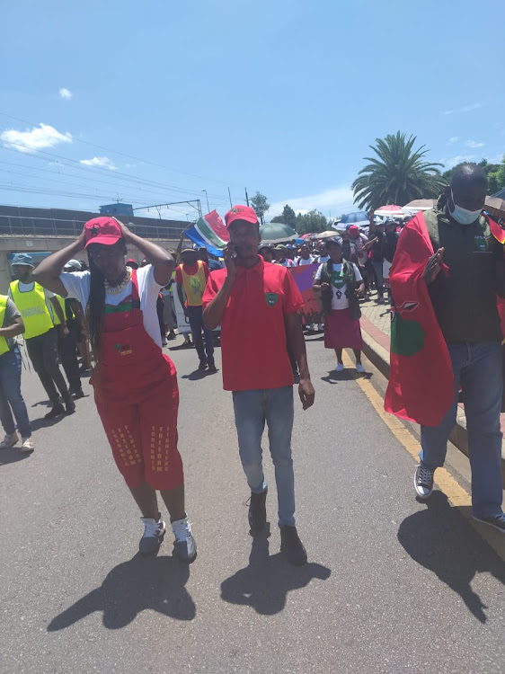 The University of Pretoria's insourced security personnel and food services staff have vowed to continue their protest.