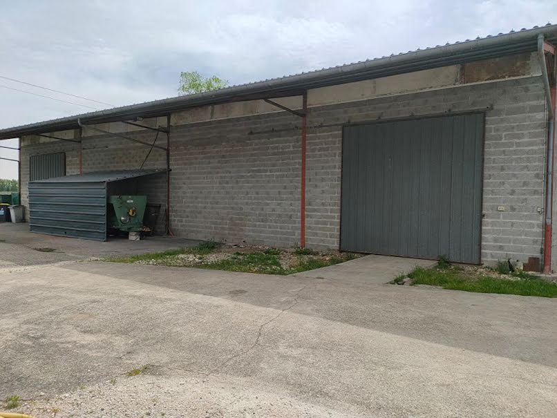 Vente ferme  450 m² à Vayres (33870), 334 000 €