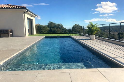 Outdoor swimming pool with terrace and view - Luxury property for sale in Narbonne, 5 rooms, 3 bedrooms