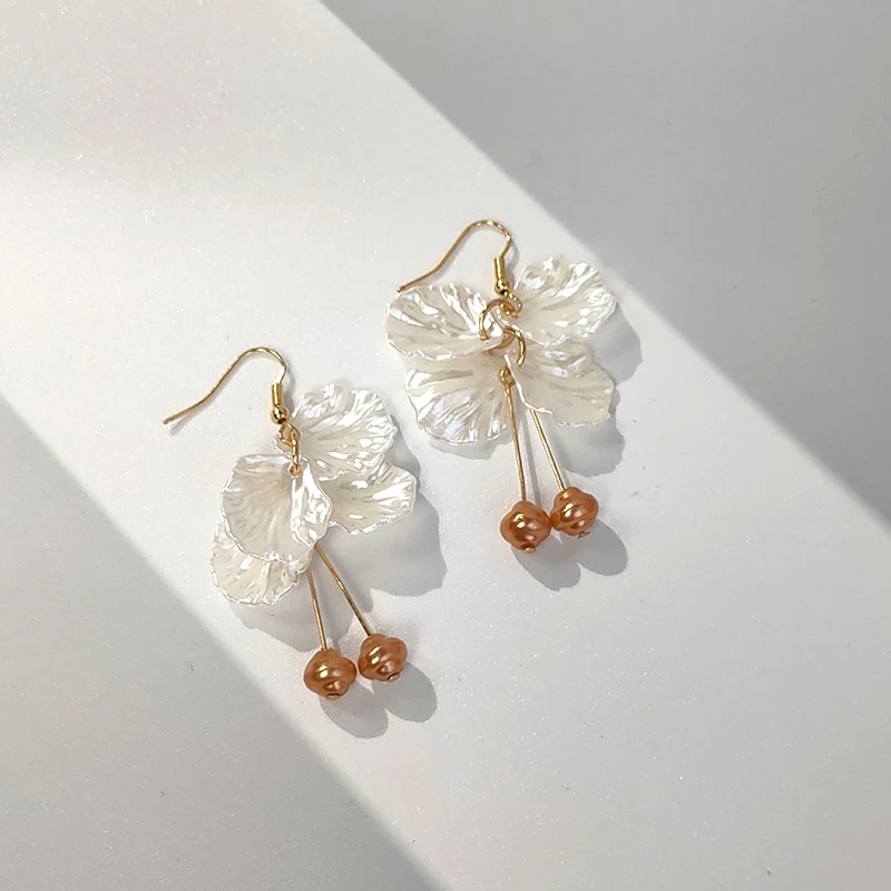 Mori Style lange oorbellen met bloemblaadjes franjes, creëer een bohemien look met deze elegante oorbellen. Perfect voor een vleugje bloemenpracht.