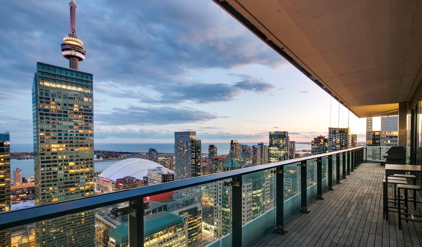 Apartment with terrace Toronto