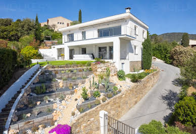 Maison avec piscine et terrasse 20