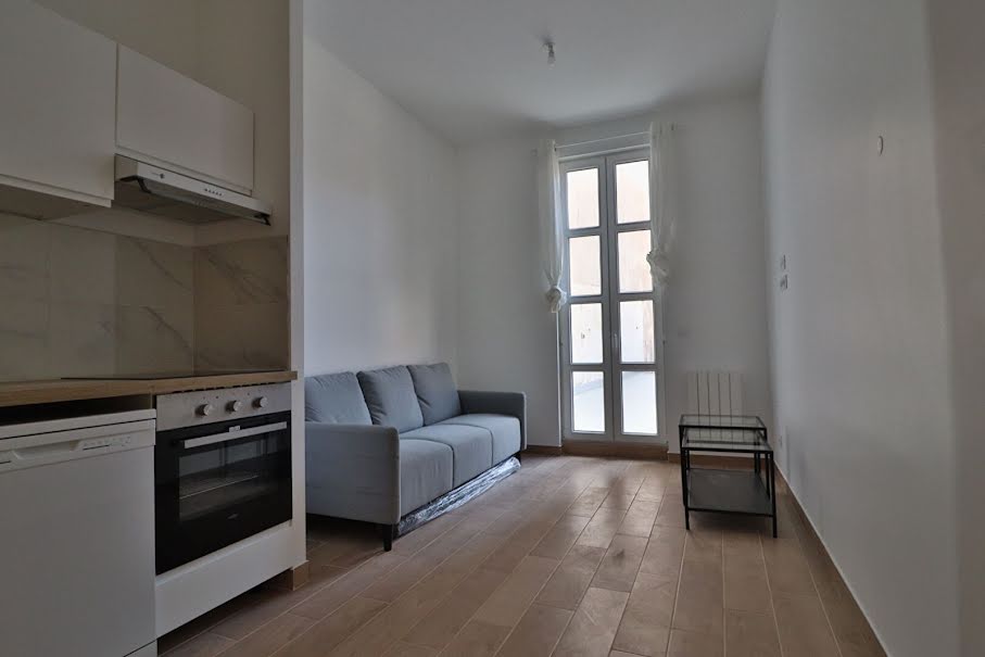 Location  chambre 5 pièces 13.31 m² à Marseille 1er (13001), 600 €