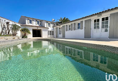 Maison avec piscine et terrasse 17