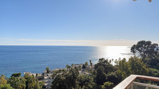 Appartement avec terrasse et piscine 4