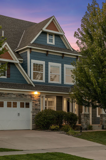 Blue house with garage and garden - House purchase in Woodbury, 6 bedrooms