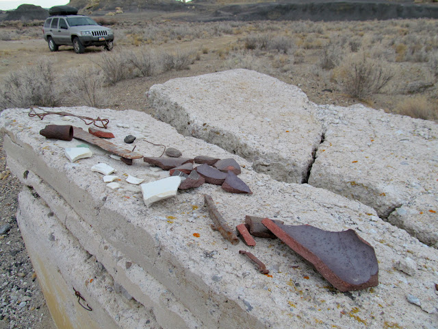 Broken clay pipe and porcelain