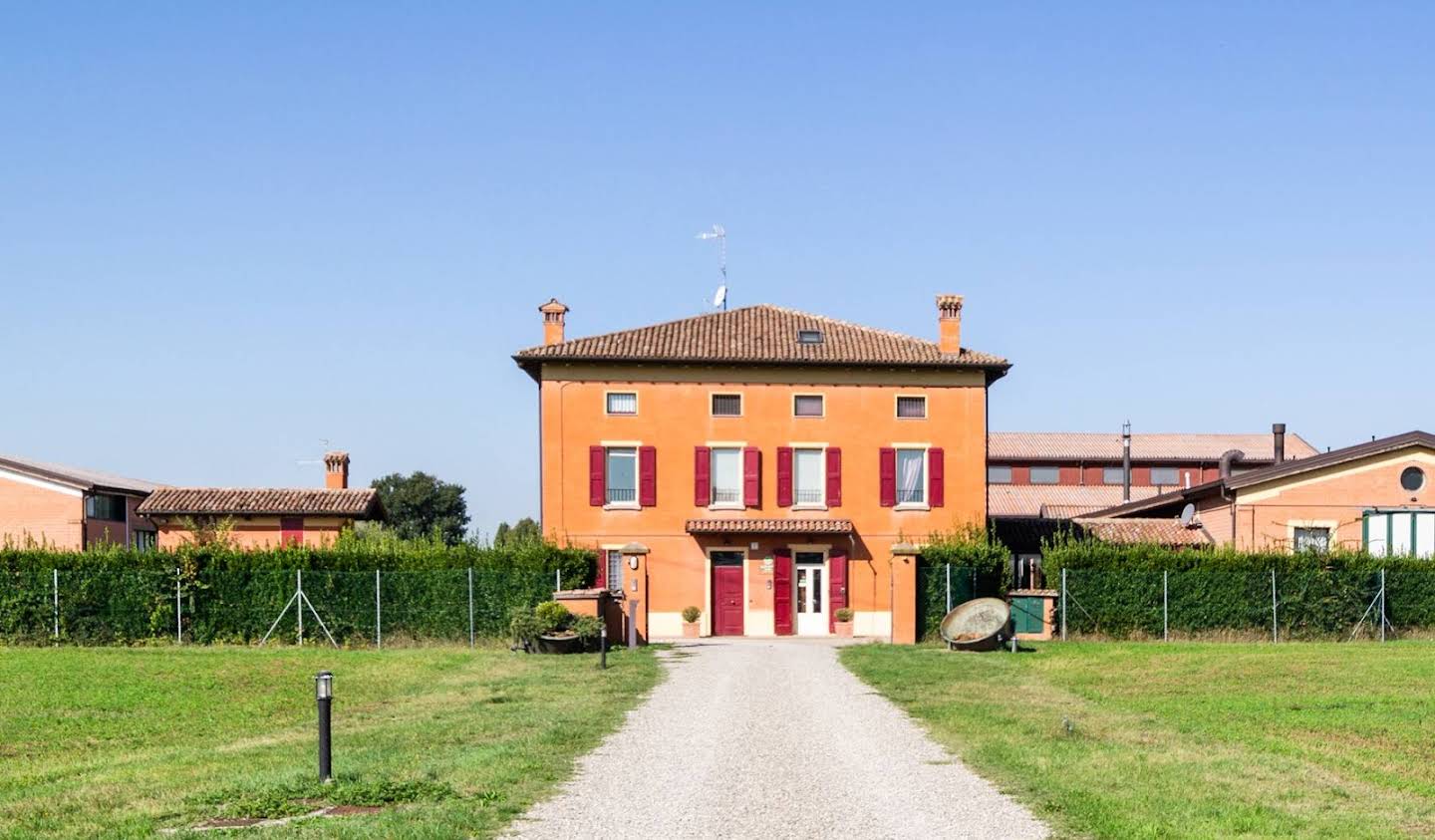 Farm house with garden Modena