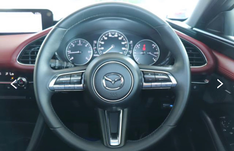 Nouvelle Peugeot🇫🇷208Ⅱさんが投稿したマツダ3・マツダ3ファストバック・マツダ3ディーゼルに関するカスタム事例の投稿画像6枚目
