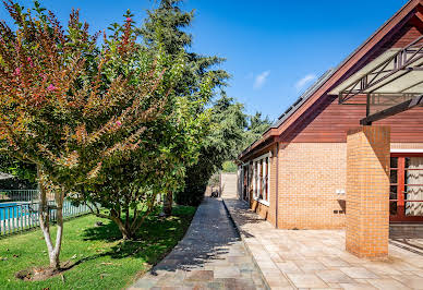 House with garden and terrace 2