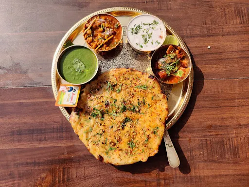 Paneer Pyaz Amritsari Kulcha