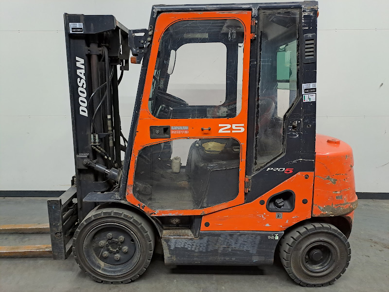 Picture of a DOOSAN D25S-5