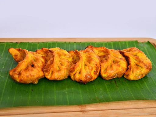 Chicken Schezwan Momos (5 Pcs) Fried