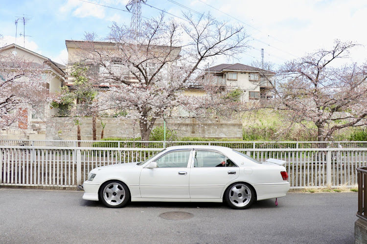 クラウンロイヤルの17クラウン・洗車・桜と愛車・桜とコラボに関するカスタム事例の投稿画像4枚目