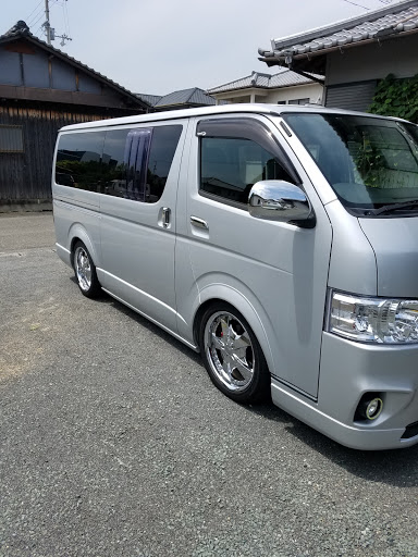 ハイエース のオーバーフェンダー ホイール交換 Diy 違法改造 車検無理に関するカスタム メンテナンスの投稿画像 車のカスタム情報はcartune