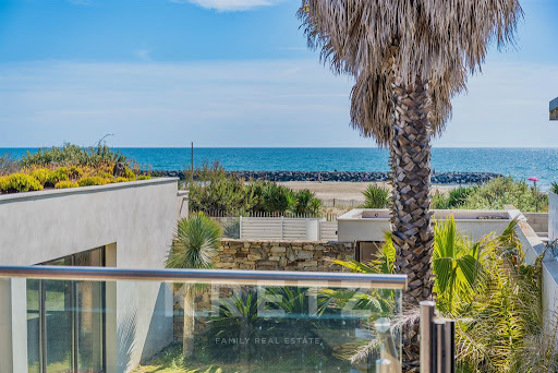 Seaside house with garden 4