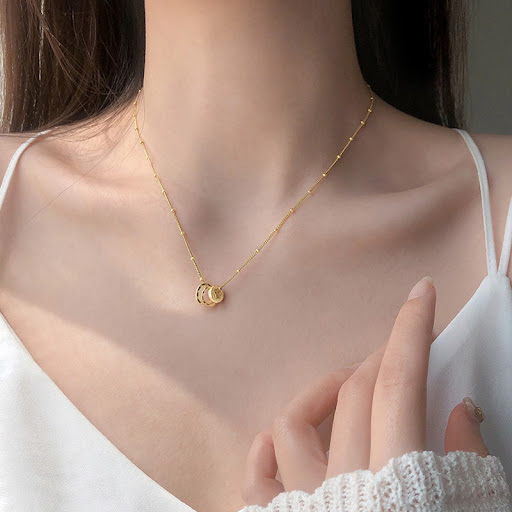 Title 3, Gold three-ring necklace for your girlfriends ...