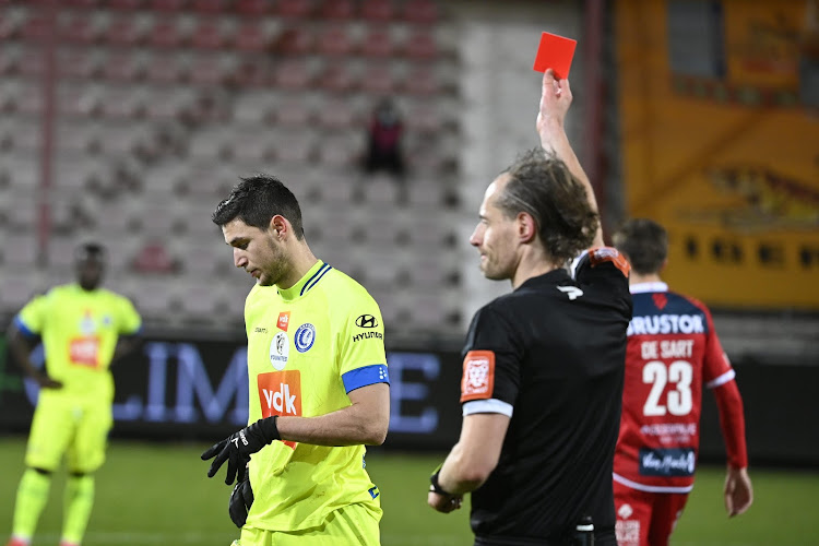 Vanhaezebrouck over rode kaart Yaremchuk: "Dat is eigen aan verdedigers die tegen een goede spits staan"
