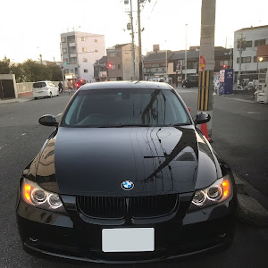 320i