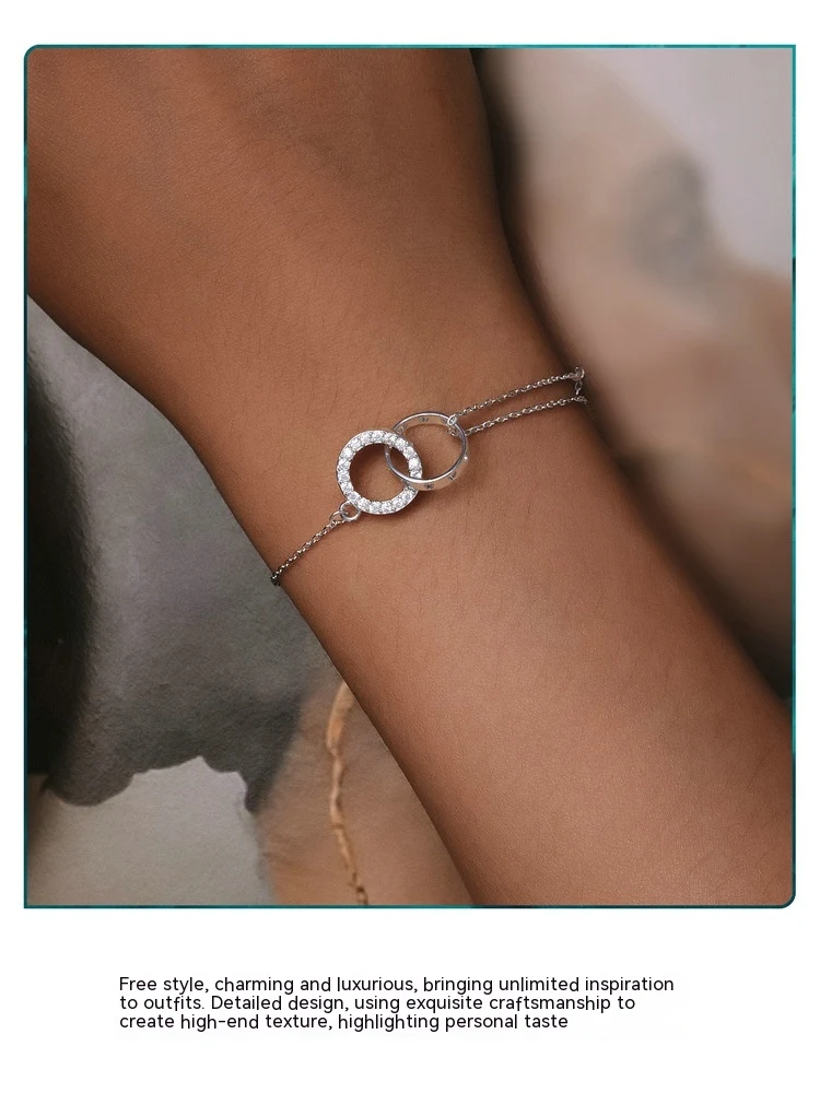 Pulseira Dupla Argola Clássica Simples, Design Sofisticado para Uso Diário, Ideal para Presentear e Adicionar Elegância ao Look.