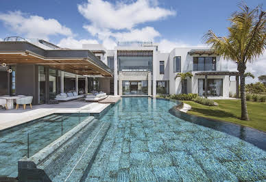 Villa with pool 1