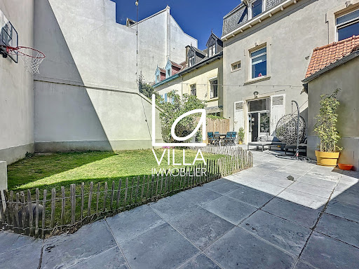 Villa with terrace 3