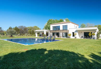 Maison avec piscine et jardin 10