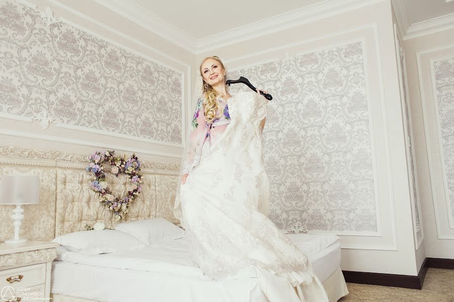 Wedding photographer Artem Goncharov (odinmig). Photo of 21 March 2014