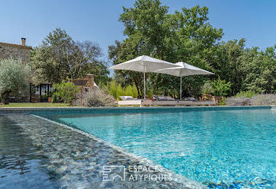 Maison avec piscine et terrasse 17