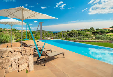 Villa avec piscine en bord de mer 4